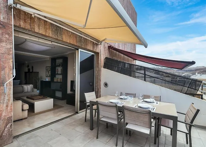 Spacious Two Bedroom With Terrace Right On The Surf Apartmán *