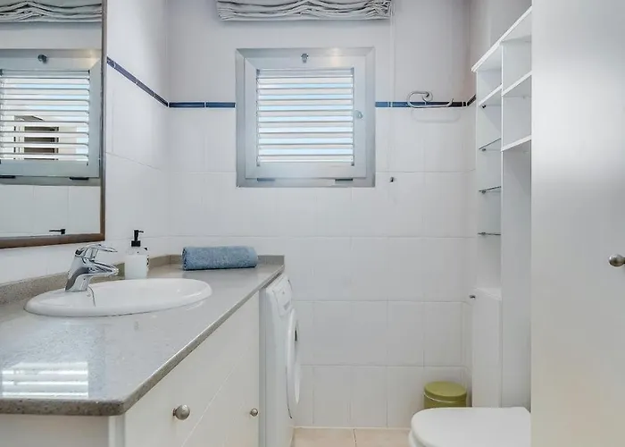 Spacious Two Bedroom With Terrace Right On The Surf Apartmán Las Palmas de Gran Canaria