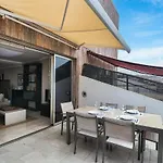Spacious Two Bedroom With Terrace Right On The Surf Appartamento *