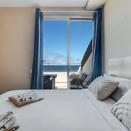Spacious Two Bedroom With Terrace Right On The Surf Lejlighed