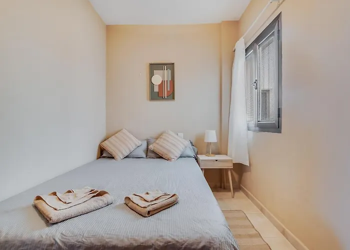 Spacious Two Bedroom With Terrace Right On The Surf Апартаменти *